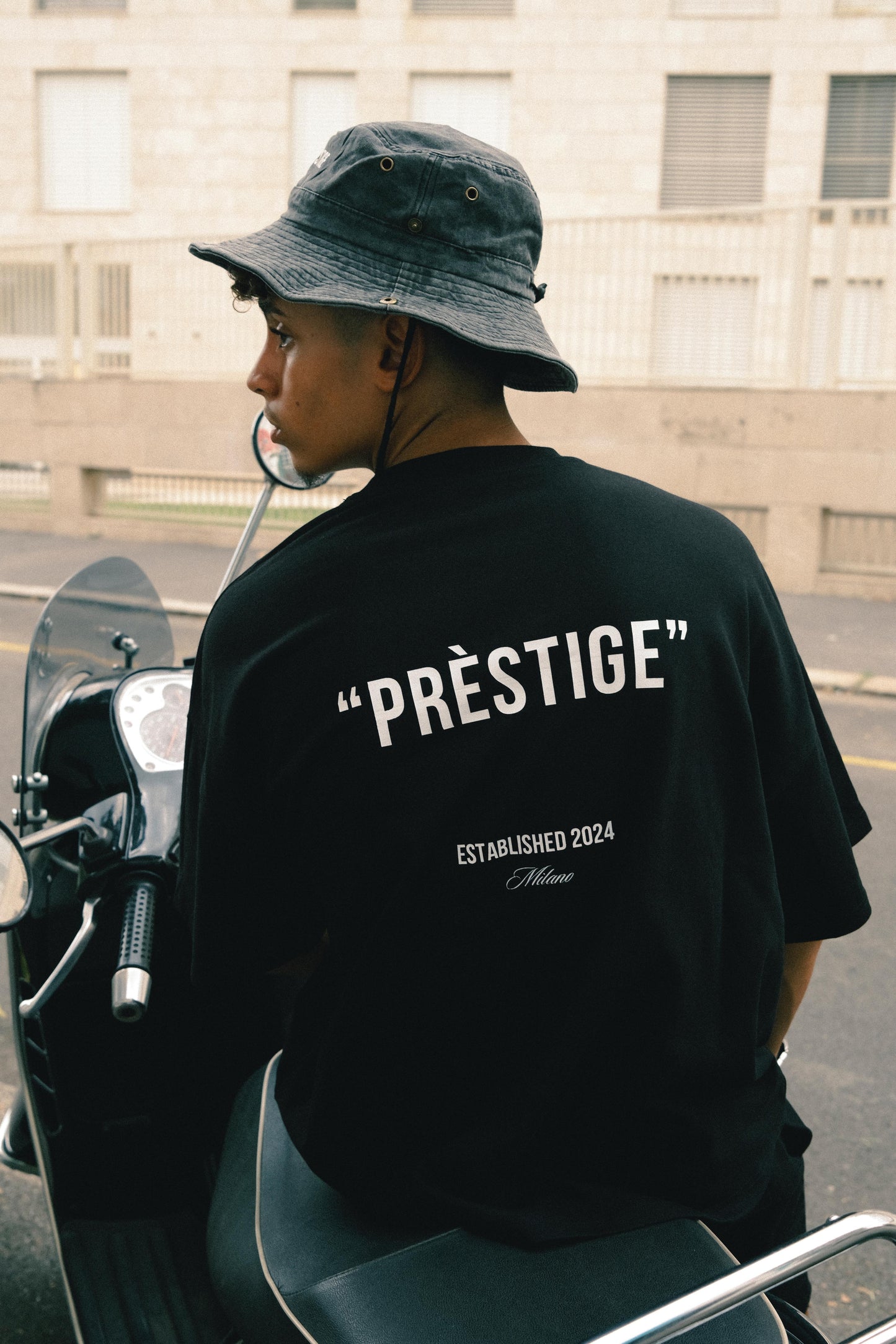 OVERSIZED CROP FIT T-SHIRT "PRÈSTIGE"