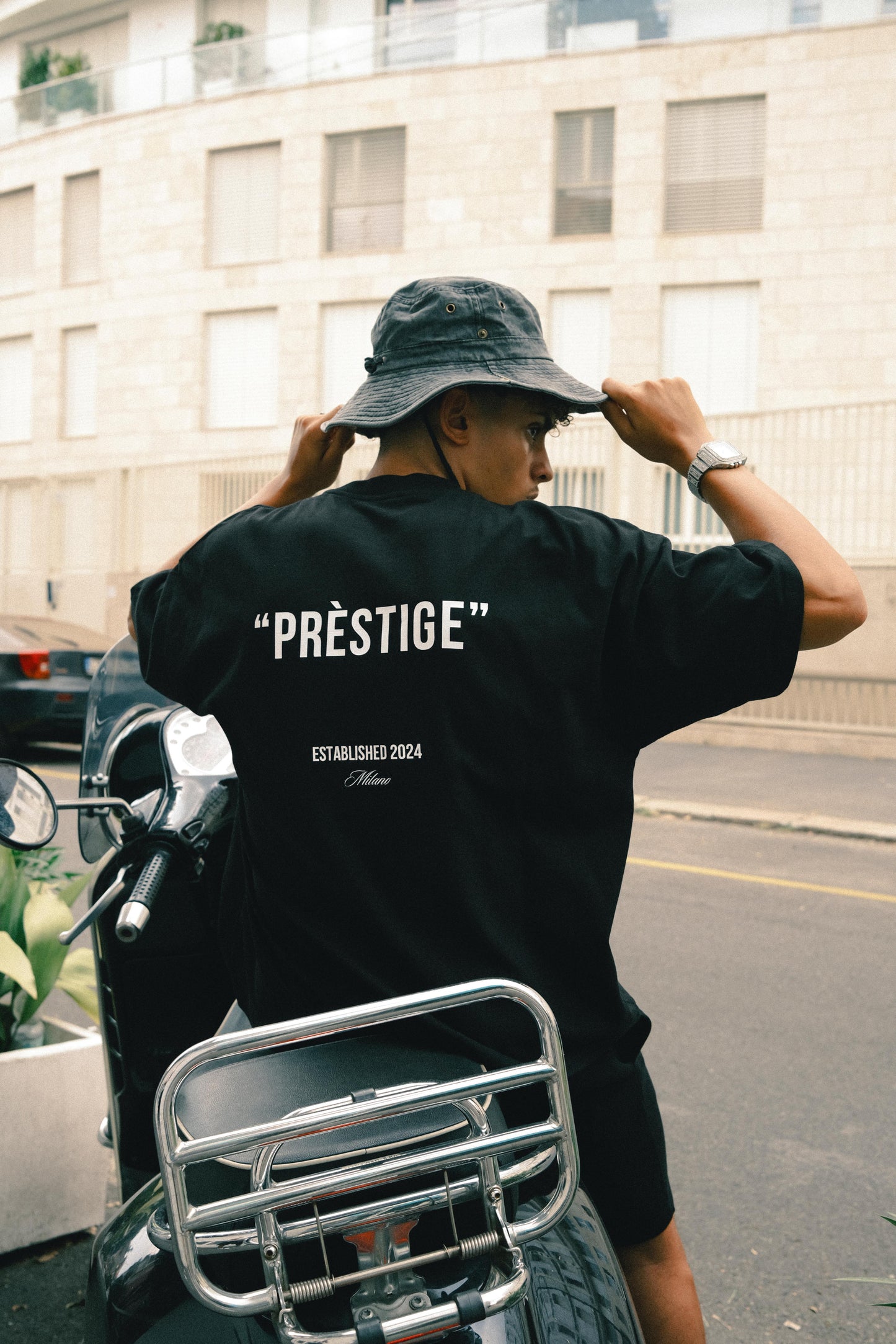 OVERSIZED CROP FIT T-SHIRT "PRÈSTIGE"