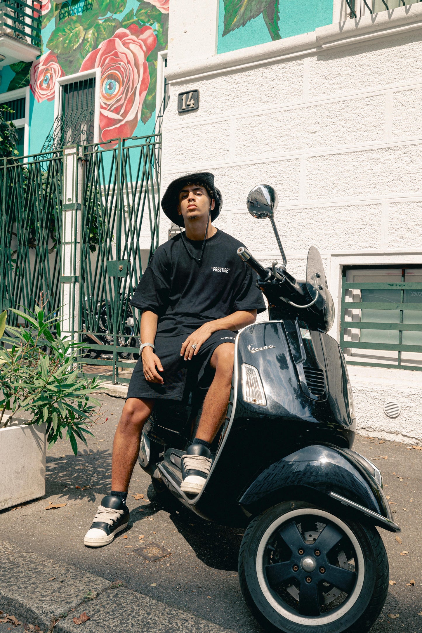 OVERSIZED CROP FIT T-SHIRT "PRÈSTIGE"